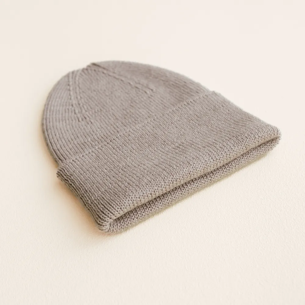 Hvid x Zoen voor Gust - Newborn beanie - 100% Merino wool - Sesame