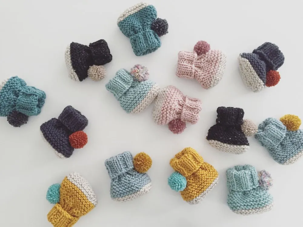 knitted booties PomPom