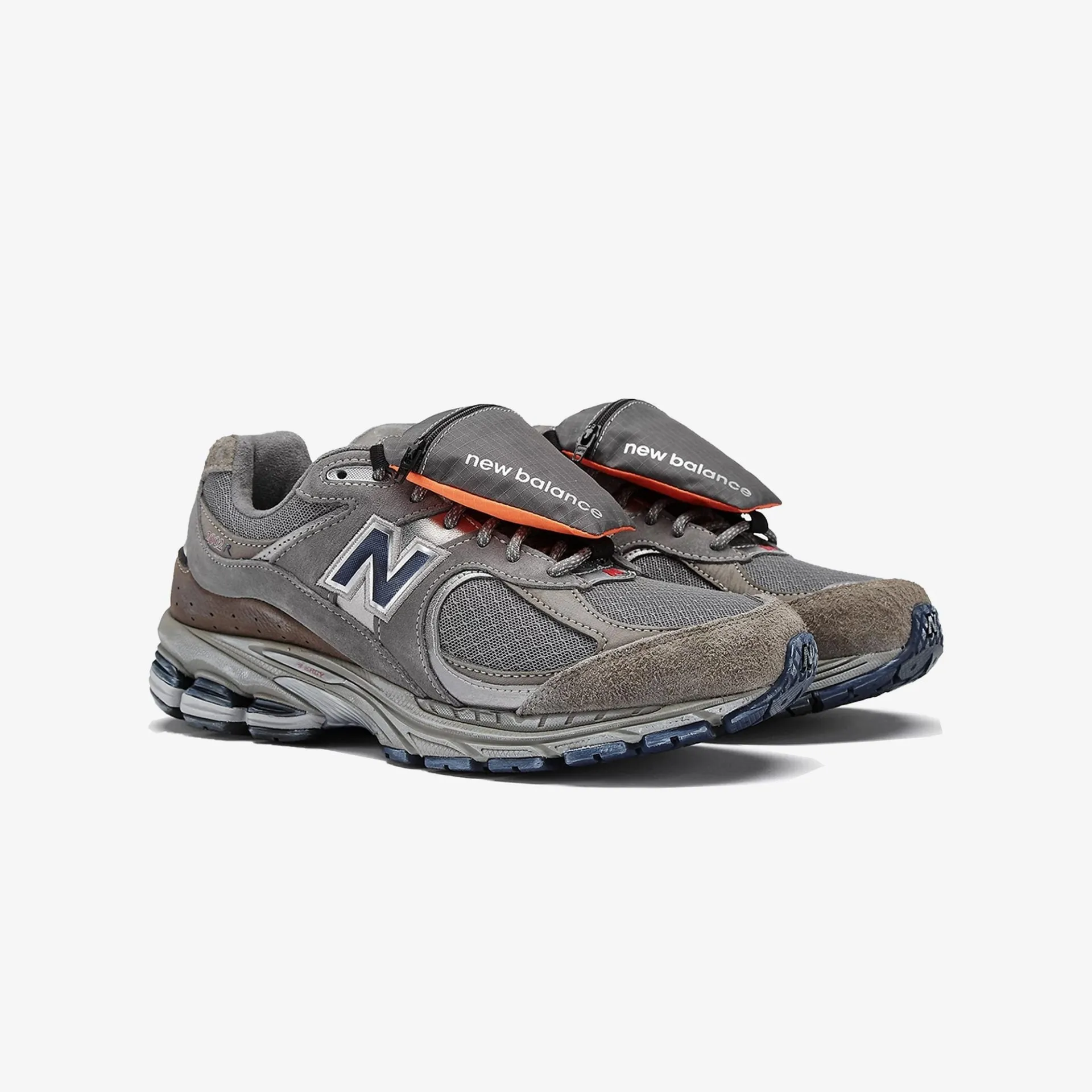 New Balance | 2002R  { GREY