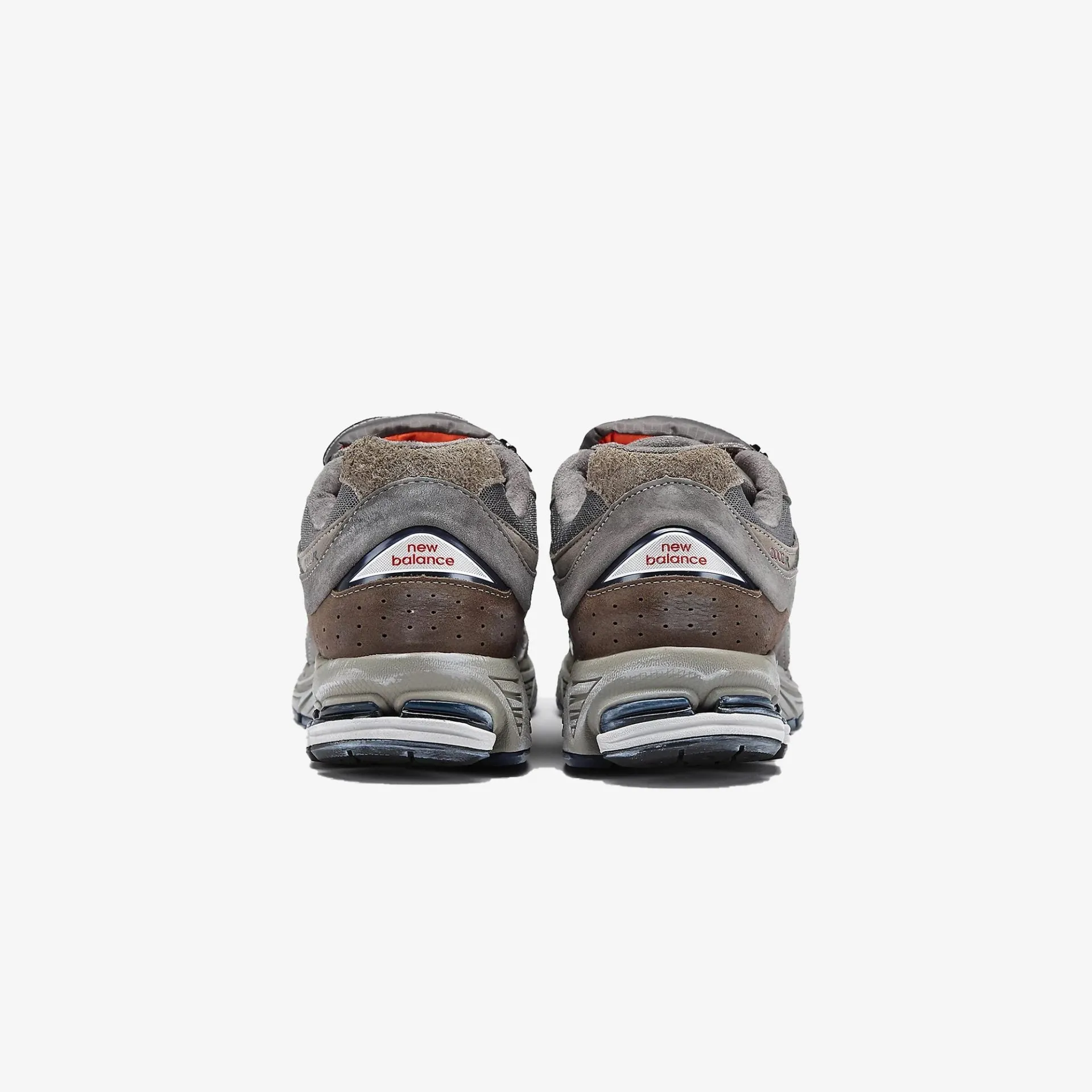 New Balance | 2002R  { GREY