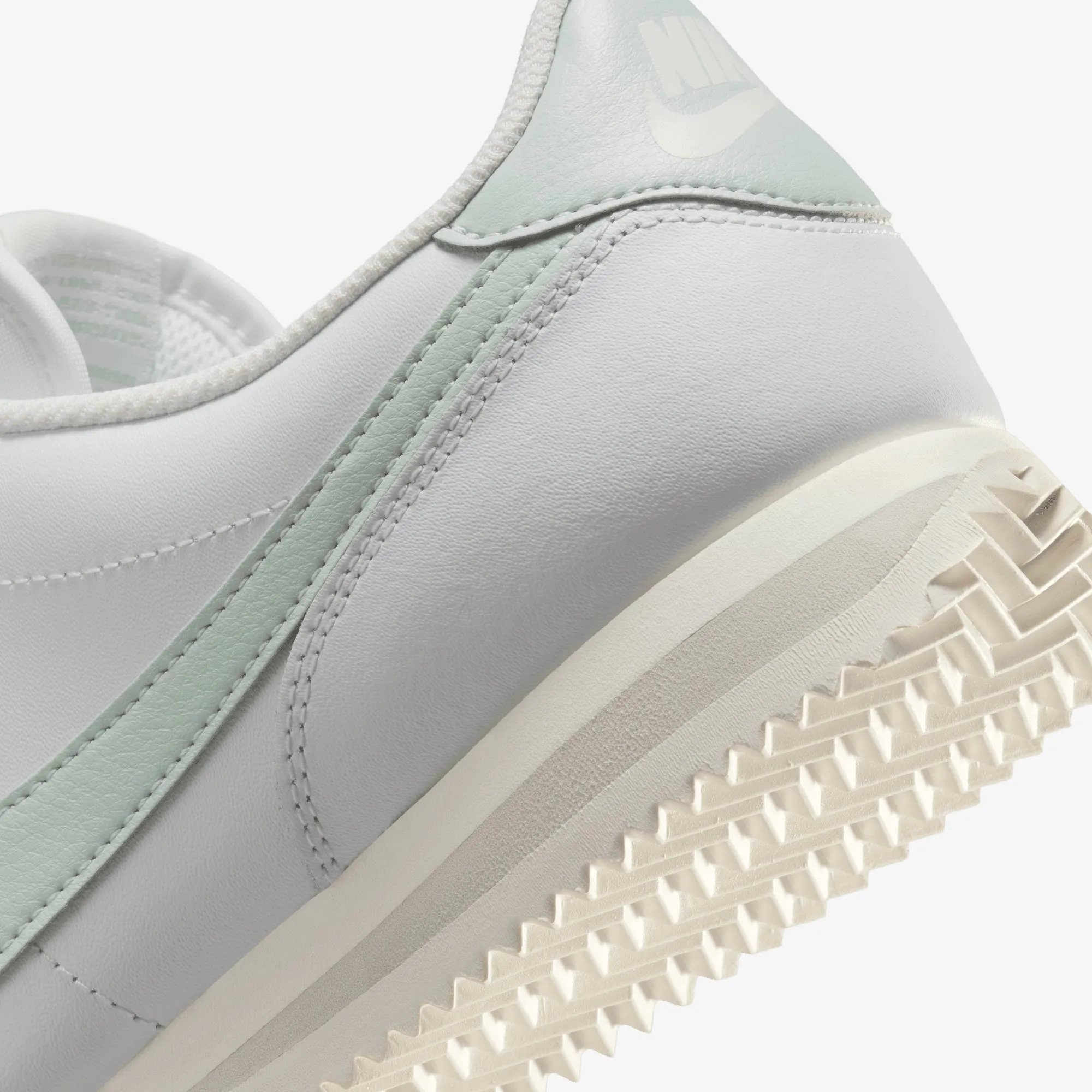 Nike | WMN'S CORTEZ LEATHER { SUMMIT WHITE/LIGHT SILVER-SAIL