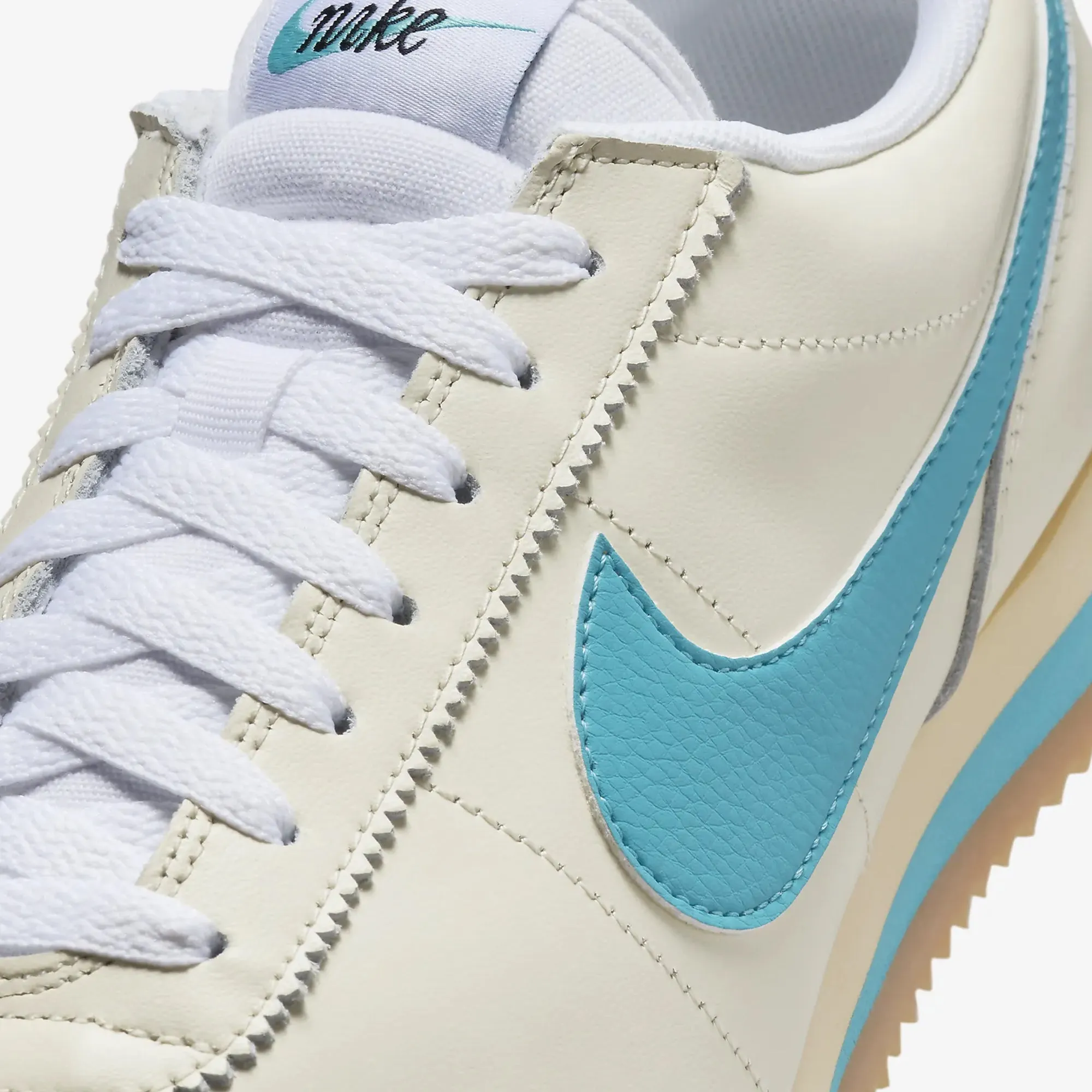 Nike | WMN'S CORTEZ TXT  { COCONUT MILK/TEAL NEBULA-GUM YELLOW