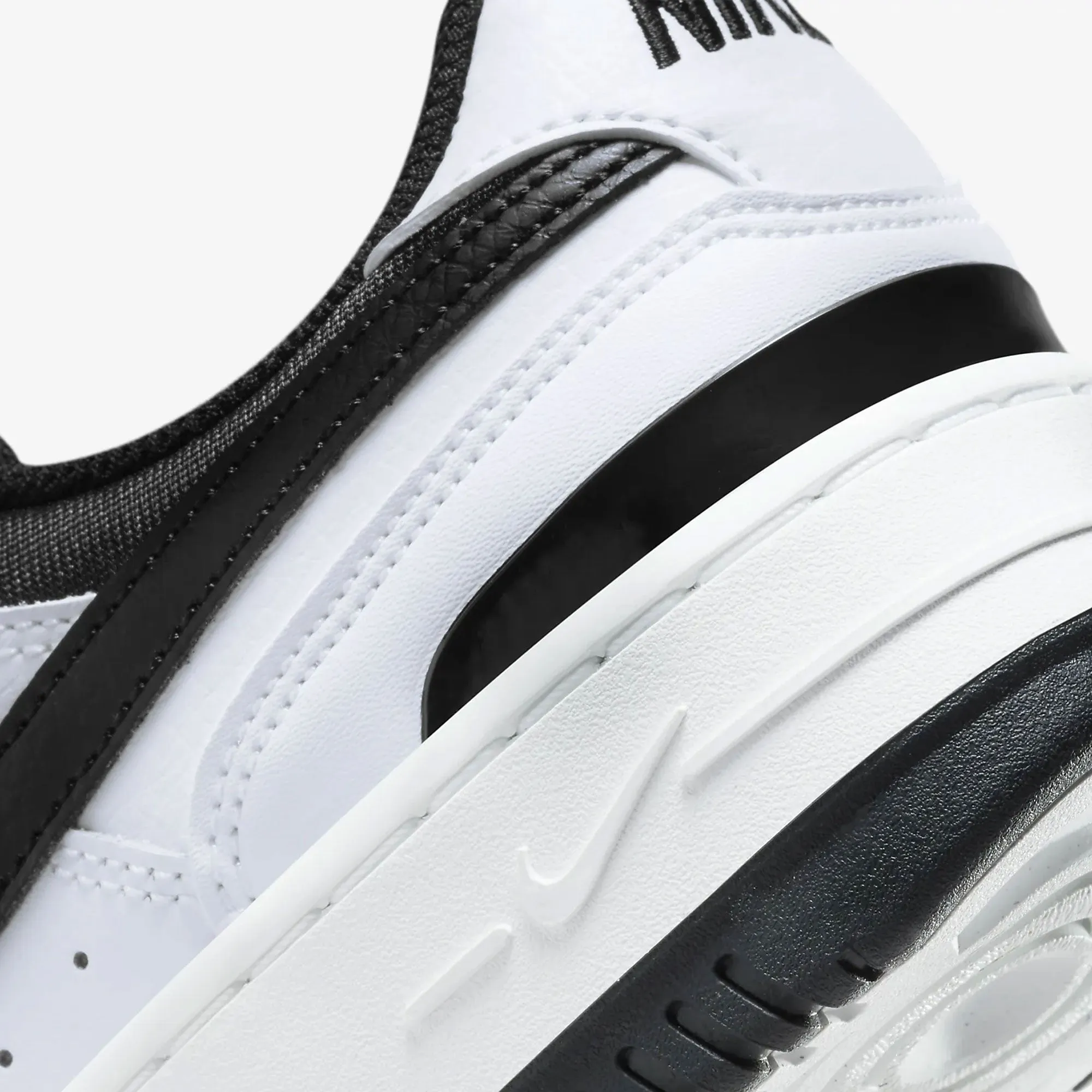 NIKE | WMN'S GAMMA FORCE { WHITE/BLACK-SUMMIT WHITE-IRON GREY