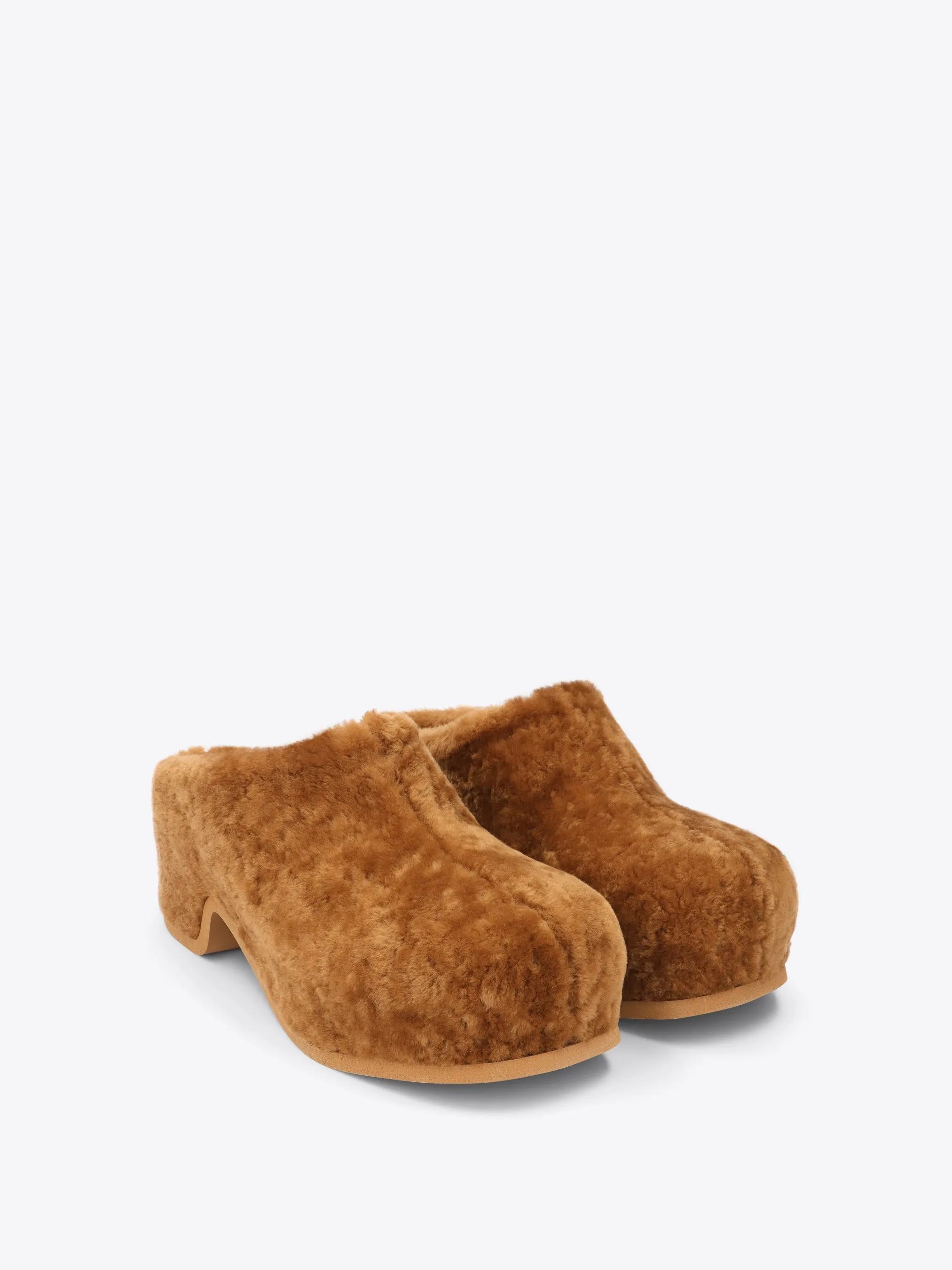 Shearling clogs