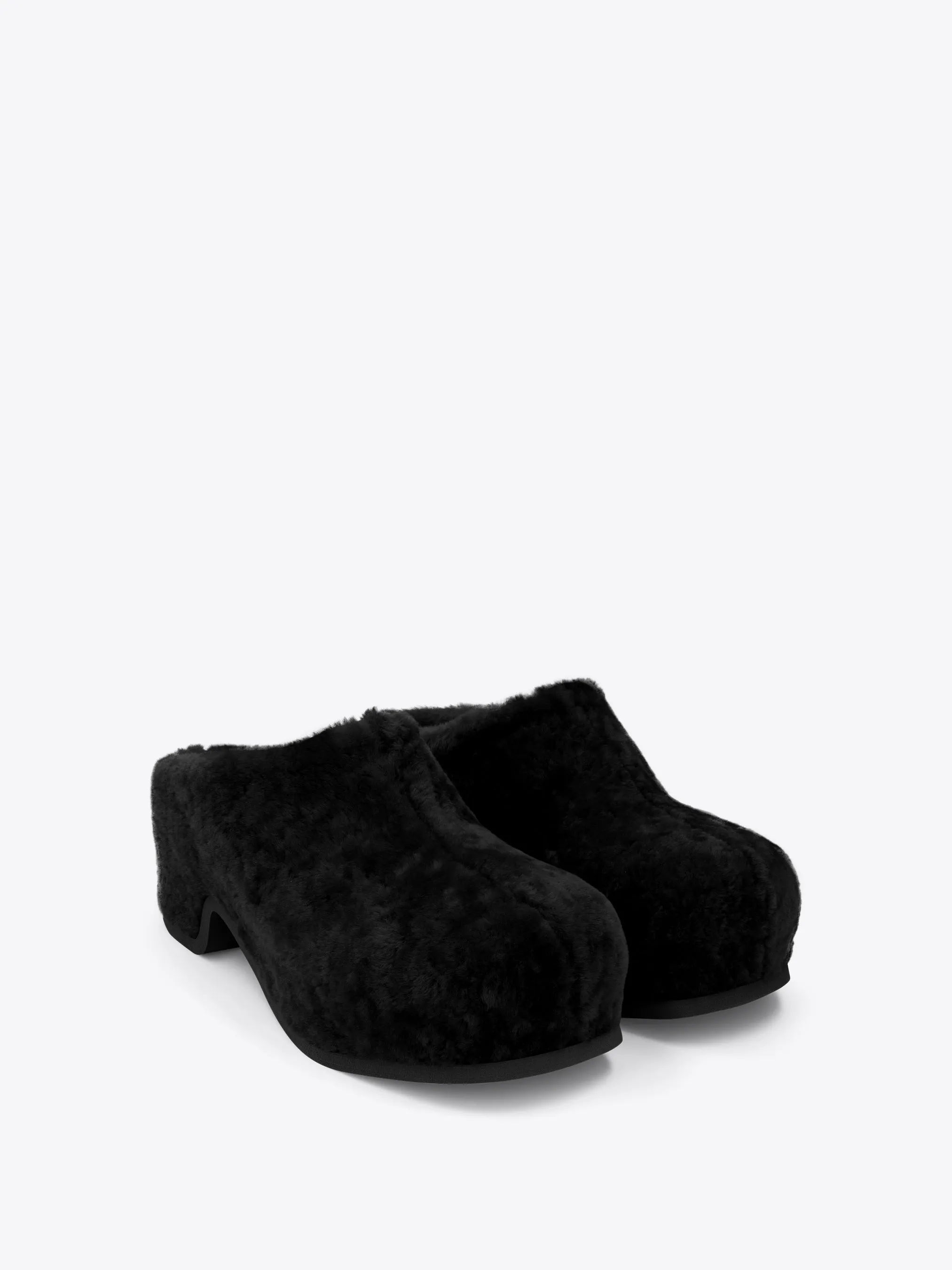 Shearling clogs